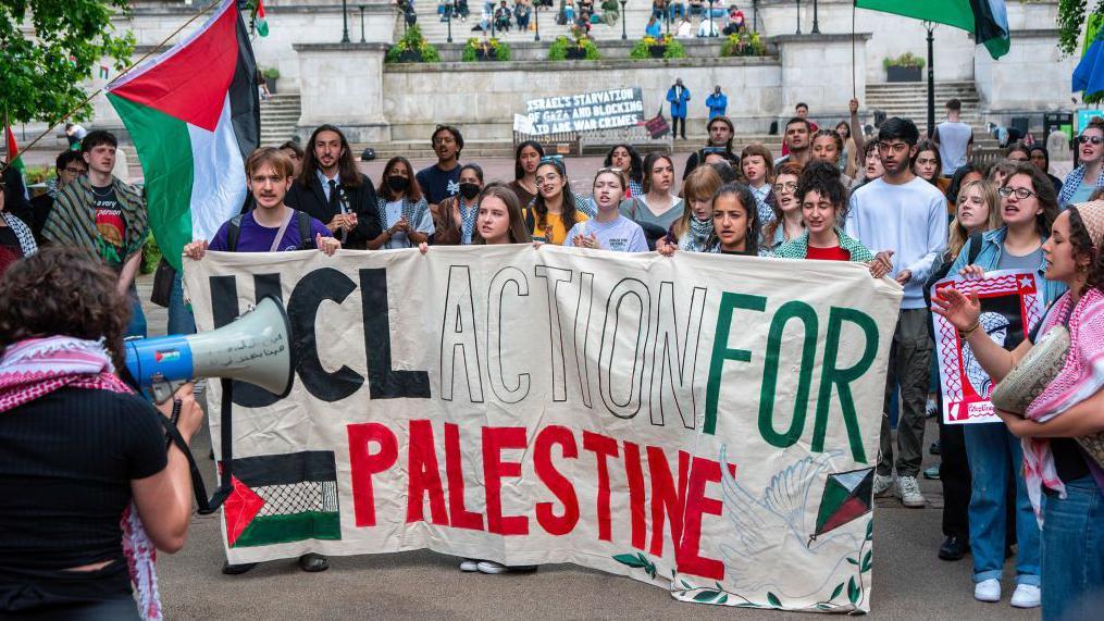 أكثر من ثلث طلاب الجامعات البريطانية يرون هجوم حماس عملا من أعمال المقاومة – ديلي ميل
