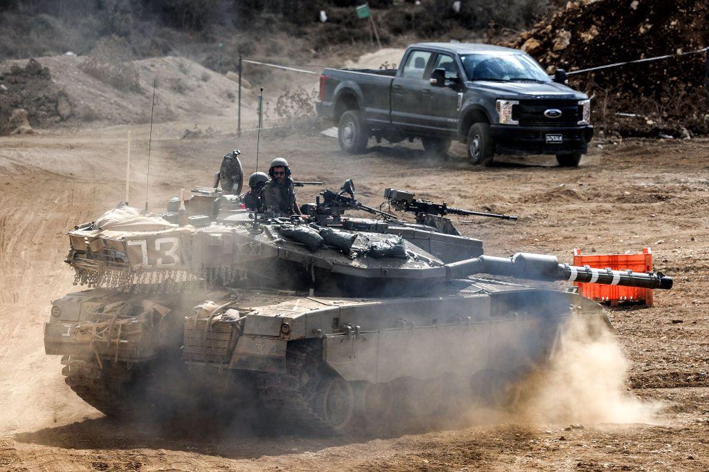 Tanque israelí en la frontera con Líbano.