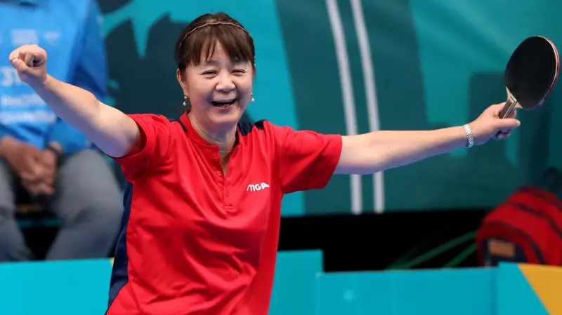 Tania Zeng adalah pemain tenis meja profesional dan berkompetisi untuk Chile di Olimpiade Paris. 