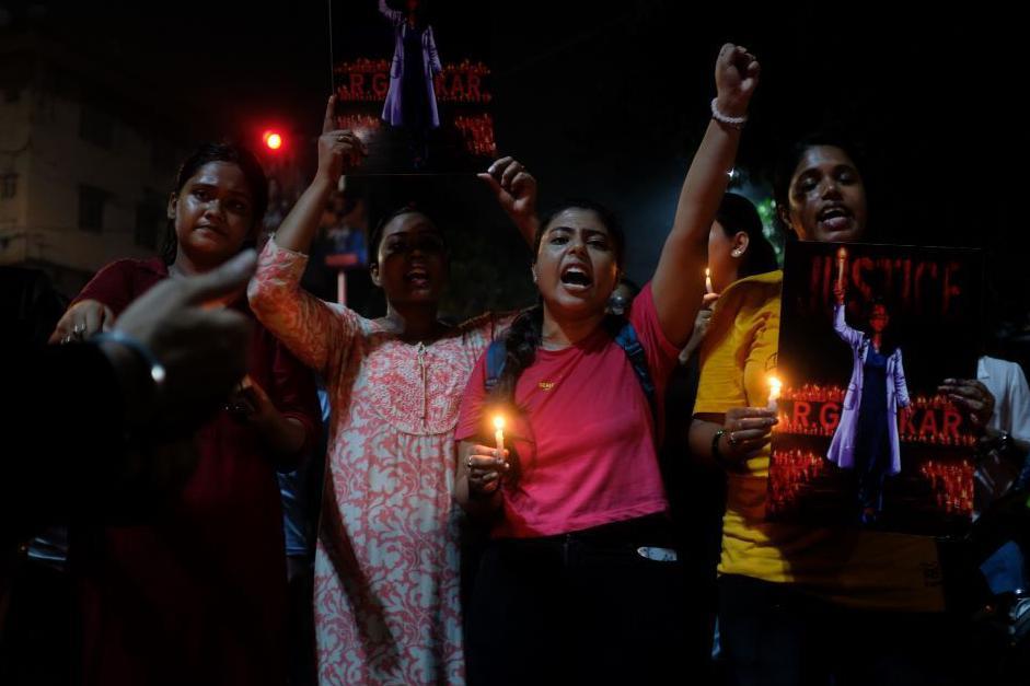 Massive night protests in Kolkata after doctor's rape and murder