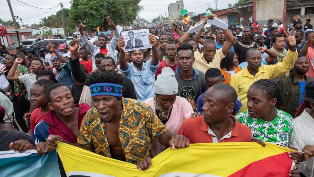 Manifestantes marcham em Moçambique 