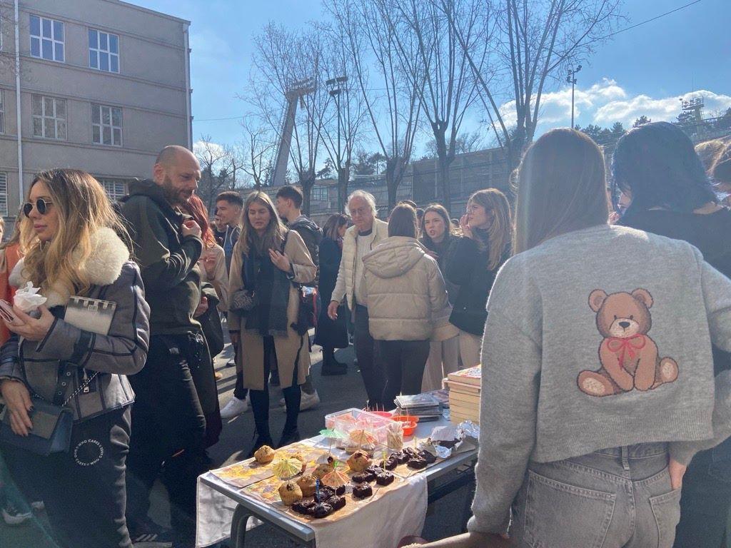 humanitarni bazar učenika Pete gimnazije u Beogradu