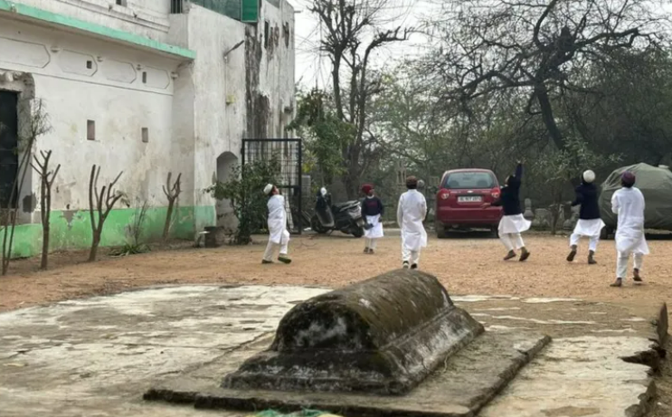 Akhoondji 