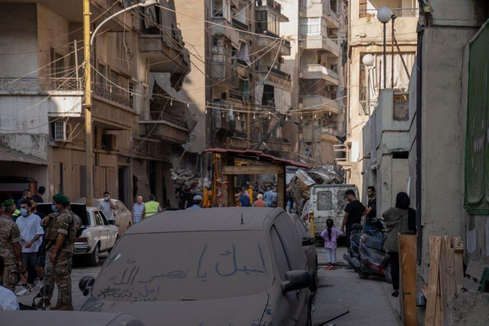 Edificios y personas en Basta, un barrio de Beirut