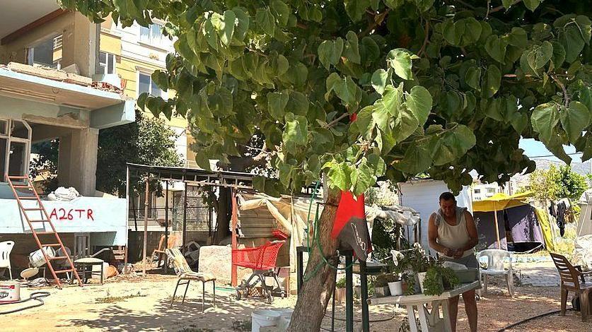 معاناة مستمرة منذ 6 أشهر لعائلات تركية بسبب تبعات الزلزال 3 منزل