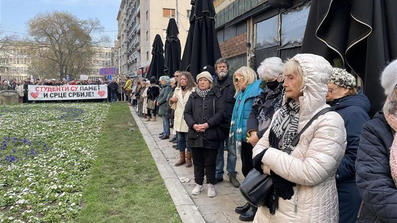 Minut tišine penzionera i studenata u Beogradu