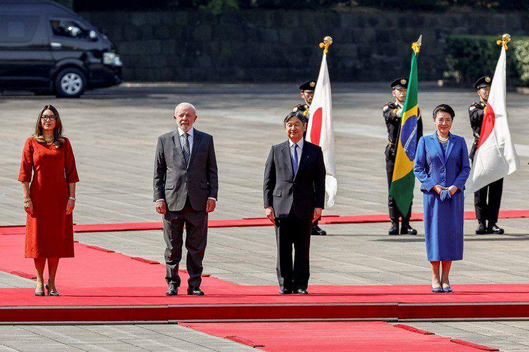 Lula e a primeira-dama, Janja, ao lado do Imperador Naruhito e da Imperatriz Masako em Tóquio, no Japão