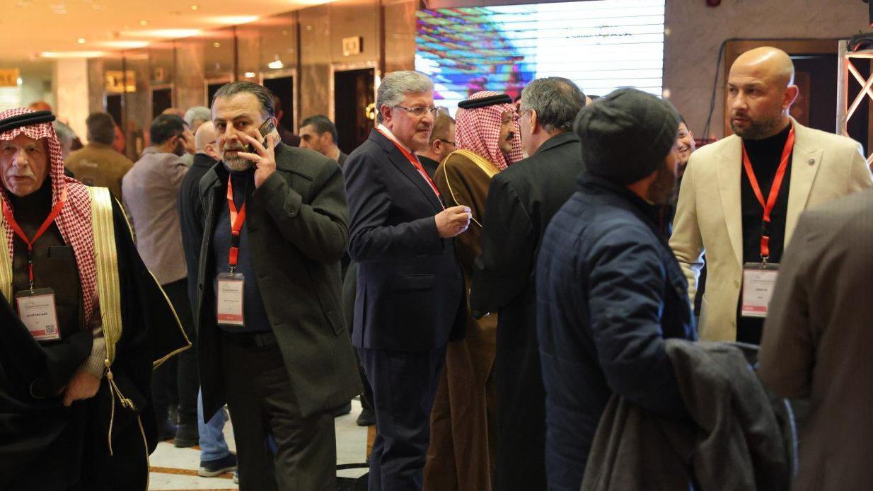 ترحيب وانتقادات وسخرية... كيف تفاعل سوريون مع انعقاد مؤتمر الحوار الوطني؟ 4 الحوار الوطني السوري