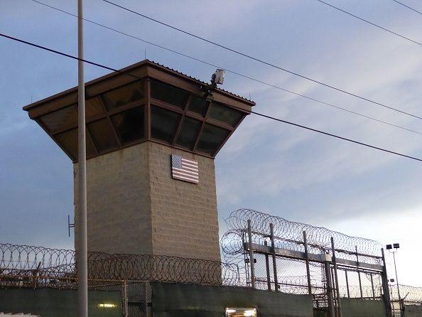 Torre de observação da bandeira dos EUA e cerca 