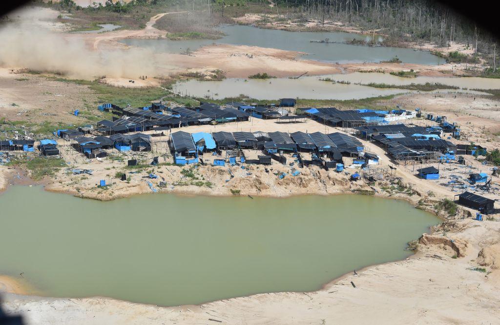 Una mina ilegal en la parte peruana de la selva amazónica.