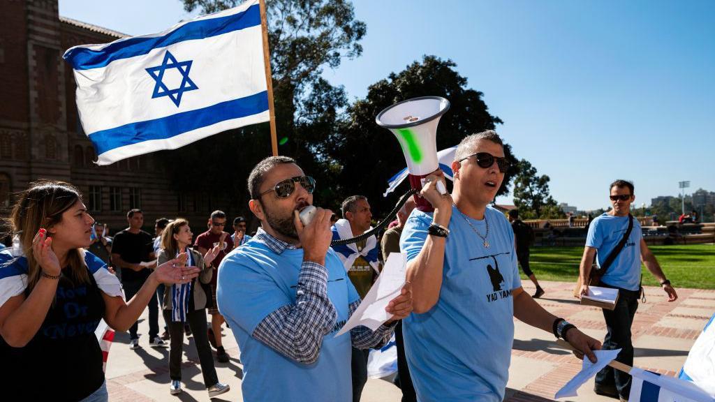  Manifestantes judíos en la UCLA.