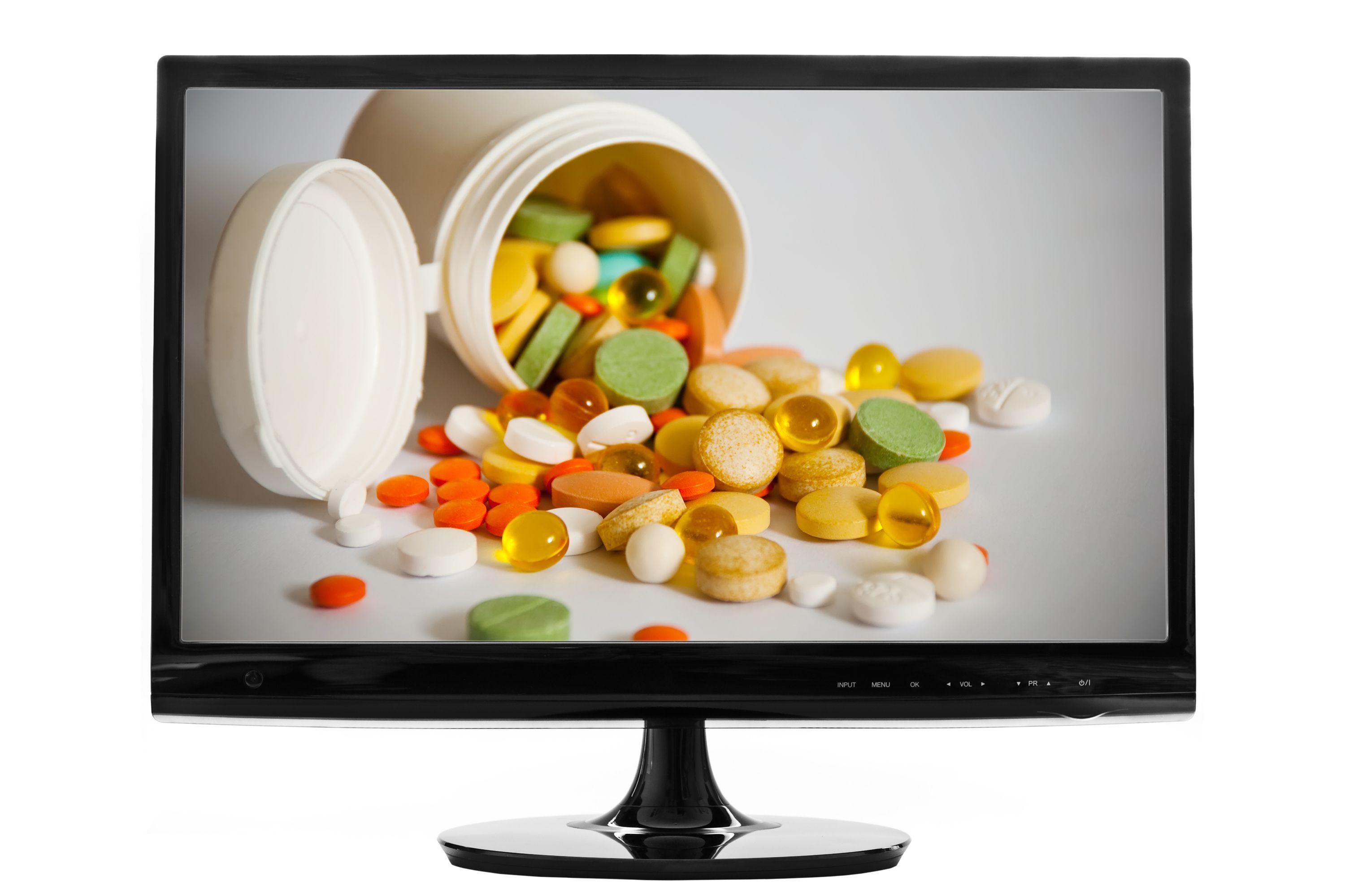 Comprimidos e pílulas em uma tela de computador