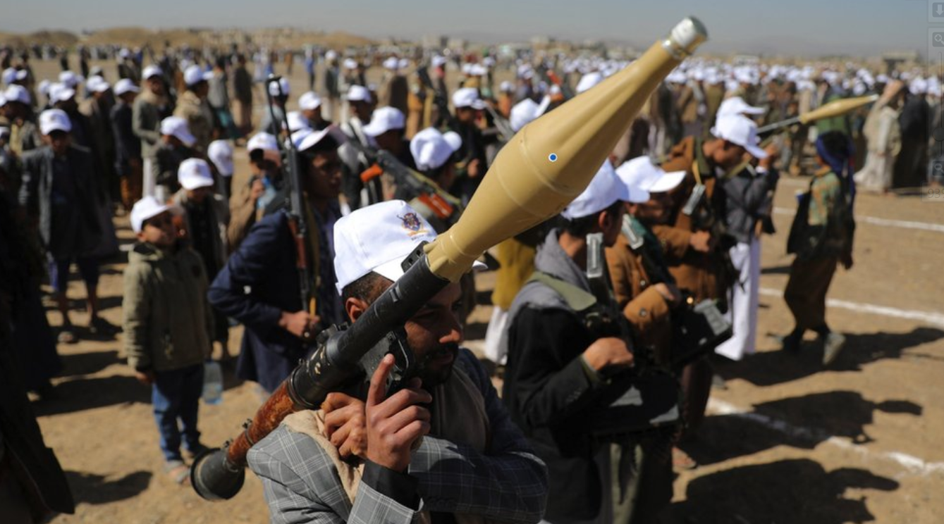 احتج الحوثيون للتنديد بالضربات الجوية