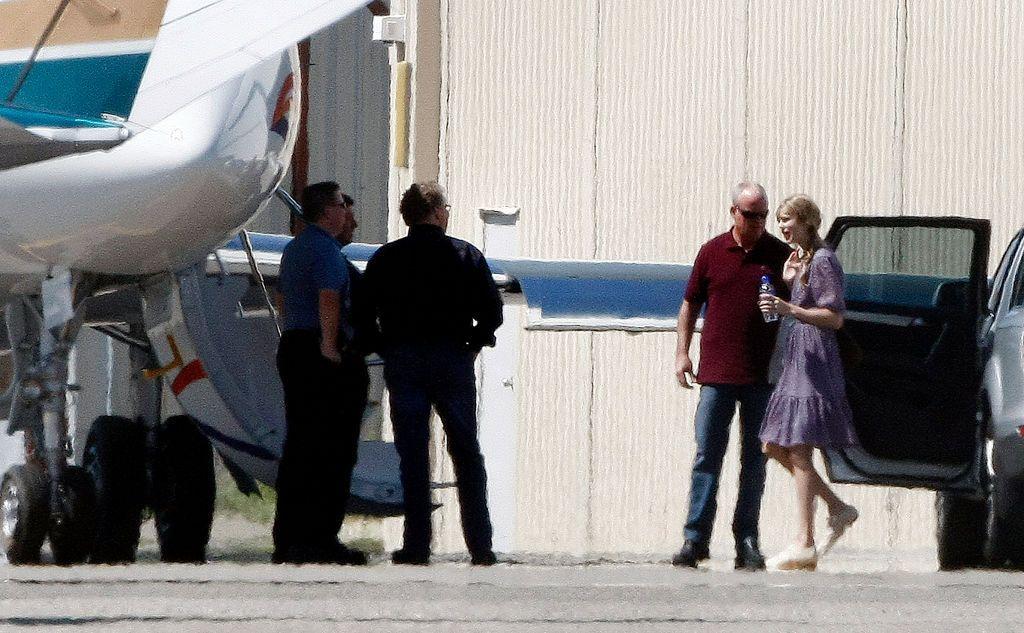 Taylor Swift subiendo a su avión en Australia