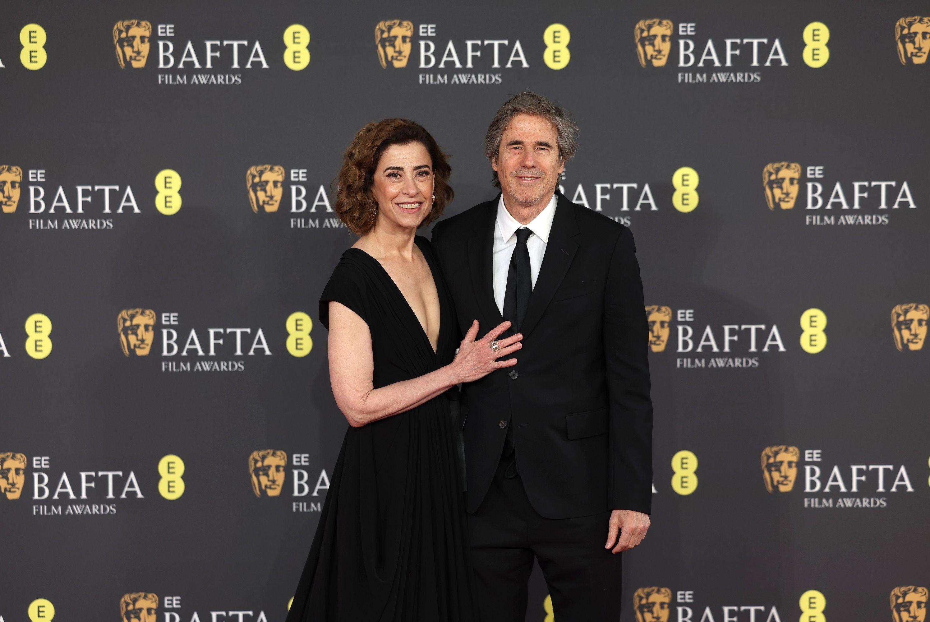 Fernanda Torres e Walter Salles compareceram à premiação neste domingo 