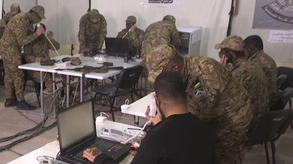 El primer video propagandístico del simulacro de la operación Pilar Fuerte muestra una sala de mando que supervisa el ejercicio conjunto.