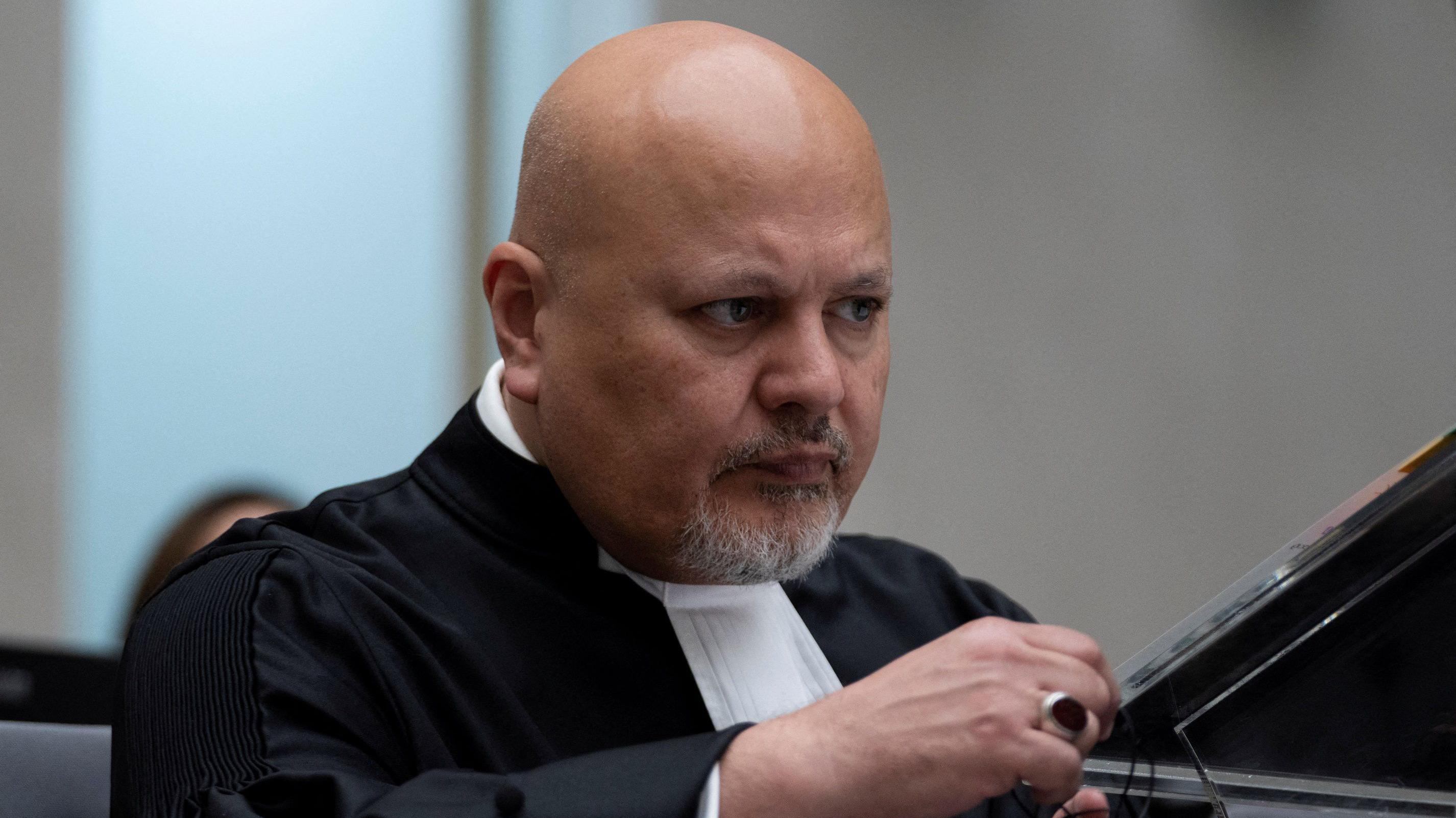 "يتعرّض المدعي العام للمحكمة كريم خان لضغوط متزايدة للتحرك في مواجهة الكارثة الإنسانية المتفاقمة في غزة".