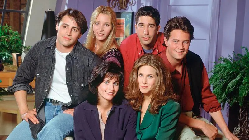 Matthew Perry (à direita) com o elenco de 'Friends'