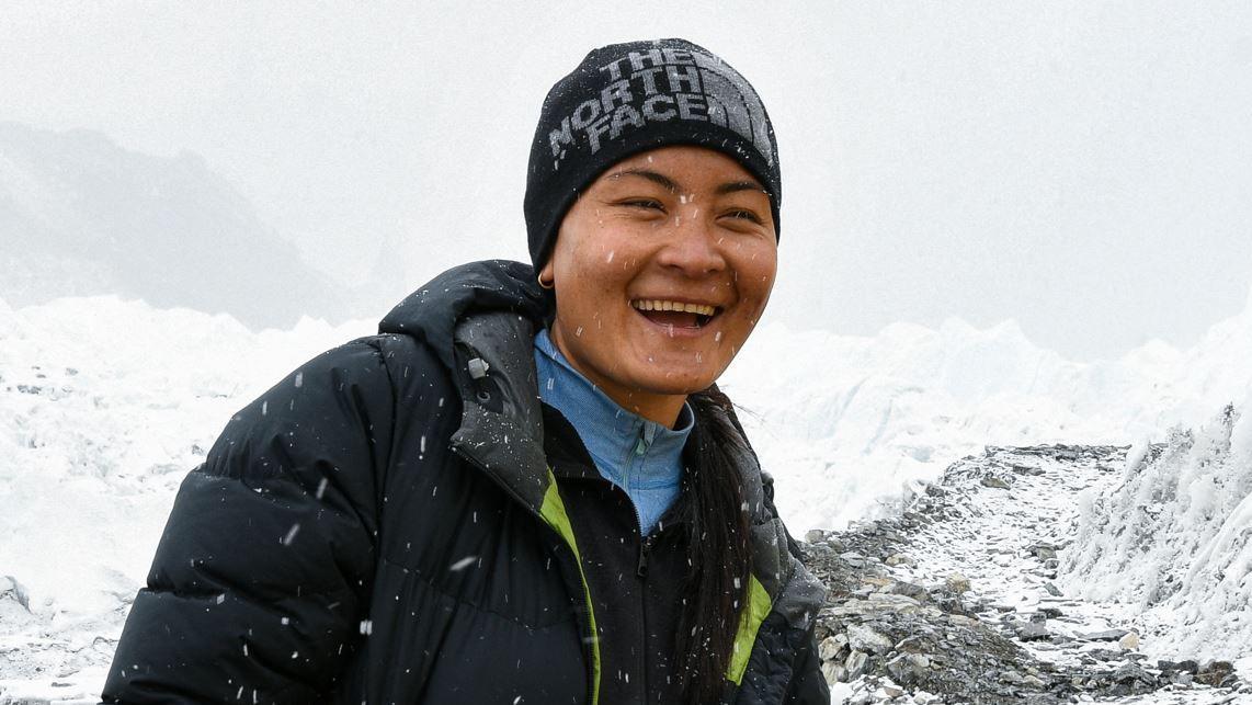 2018년 에베레스트산 베이스캠프의 라마