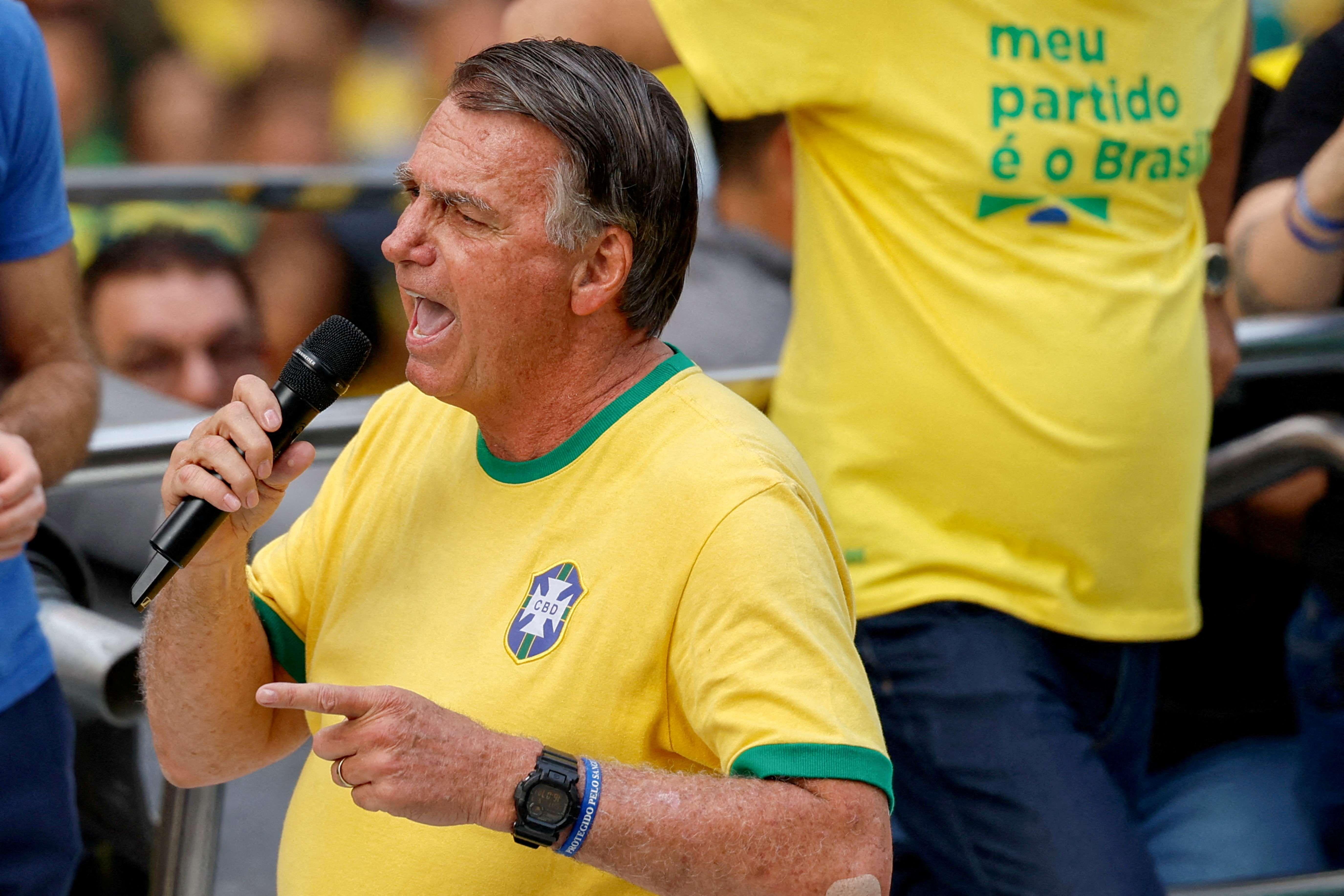 O ex-presidente do Brasil Jair Bolsonaro participa de um protesto contra o Supremo Tribunal Federal do Brasil no Dia da Independência na Avenida Paulista, São Paulo, Brasil, 7 de setembro de 2024. 