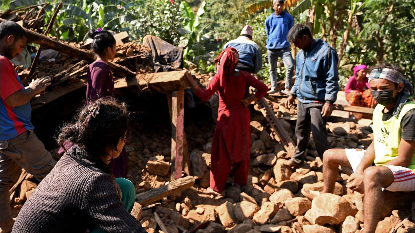 Desa di Nepal hancur lebur akibat gempa.
