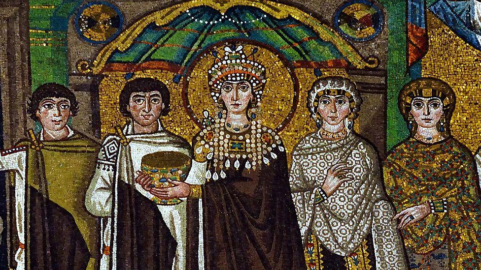 Mosaico de la emperatriz bizantina Teodora de 547 d.C. con púrpura de Tiro.