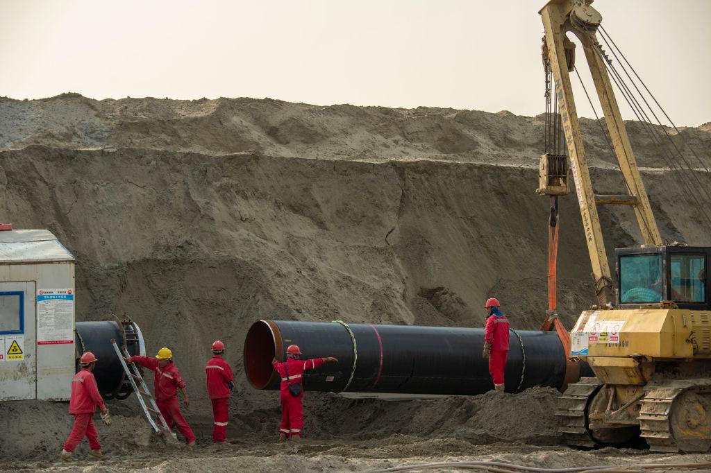 Canteiro de obras de novo gasoduto entre China e Rússia na cidade de Qutang,  no leste chinês