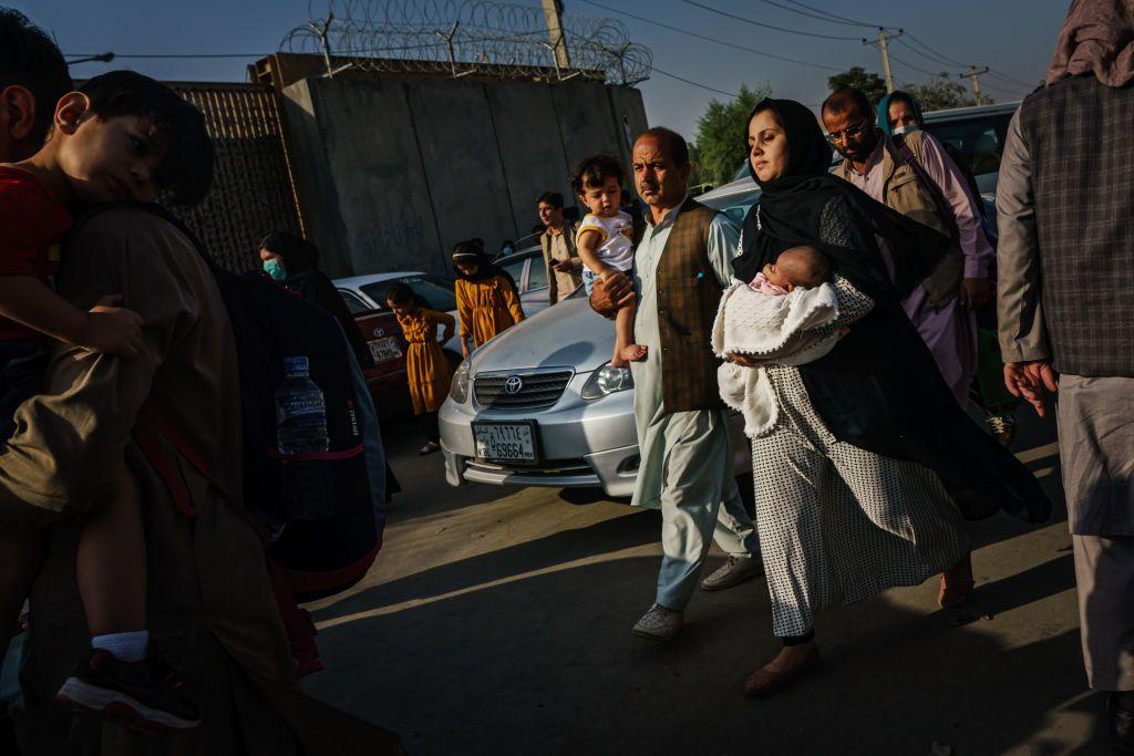 Afganos siendo evacuados en Kabul el 18 de agosto de 2021.