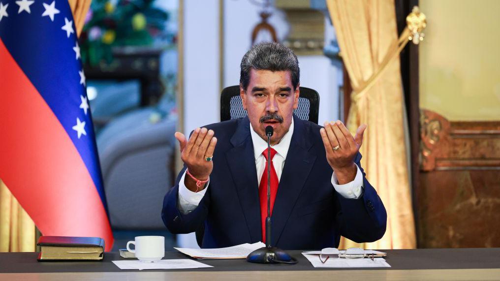 Nicolás Maduro habla tras declarar ante el Tribunal Supremo de Justicia.