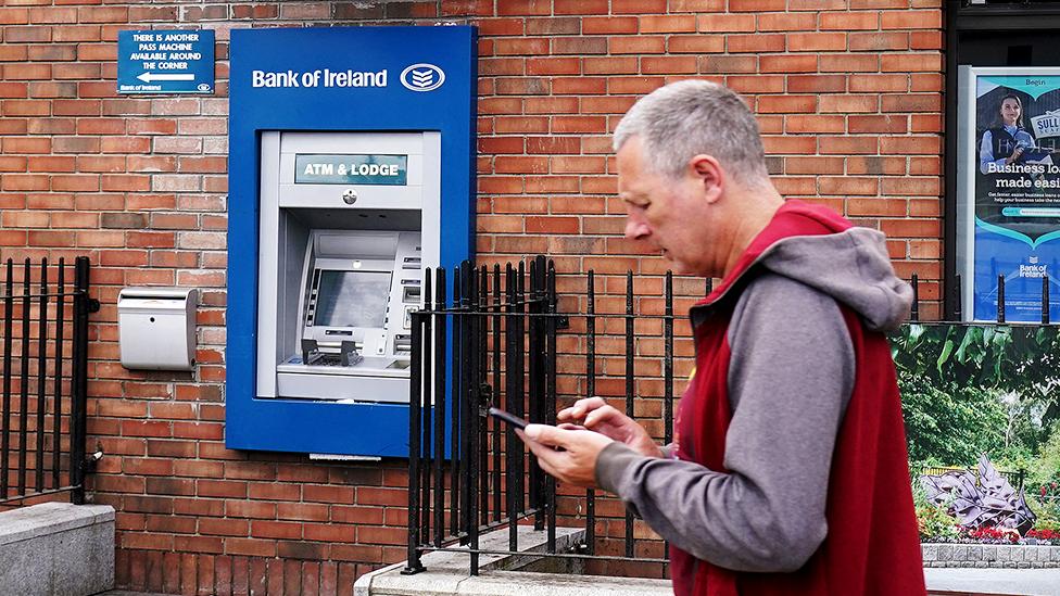 Police sent to some ATMs after Bank of Ireland glitch