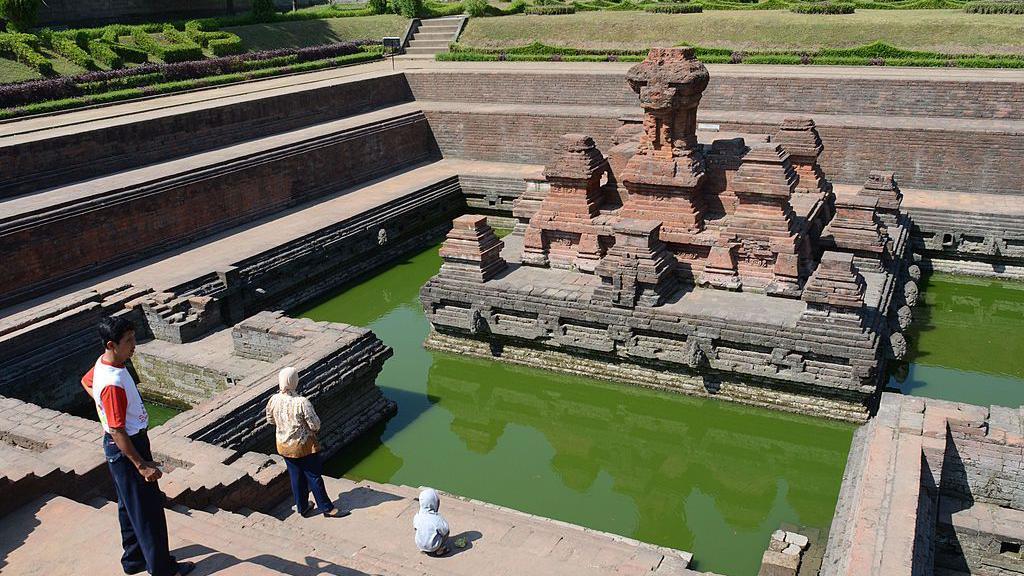 Situs arkeologi Trowulan di Jawa Timur diyakini merupakan sisa-sisa bekas ibu kota Kerajaan Majapahit.