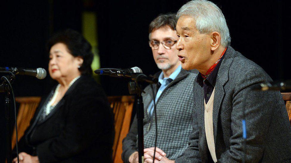 Yasuaki Yamashita hablando en un foro