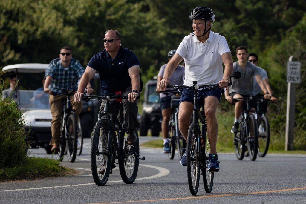 Joe Biden en bicicleta