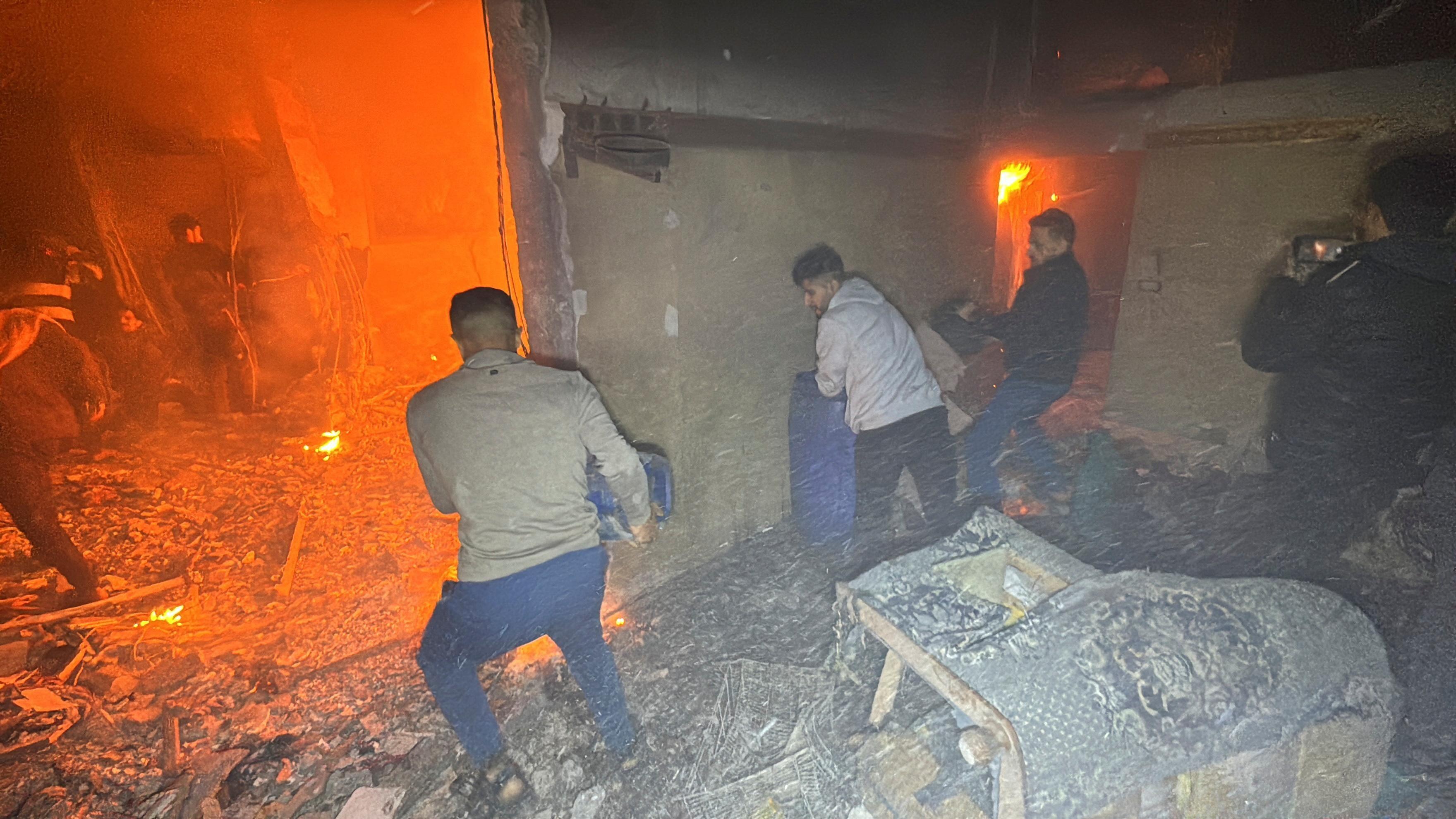 محاولات لإخماد النيران في مستشفى كمال عدوان 