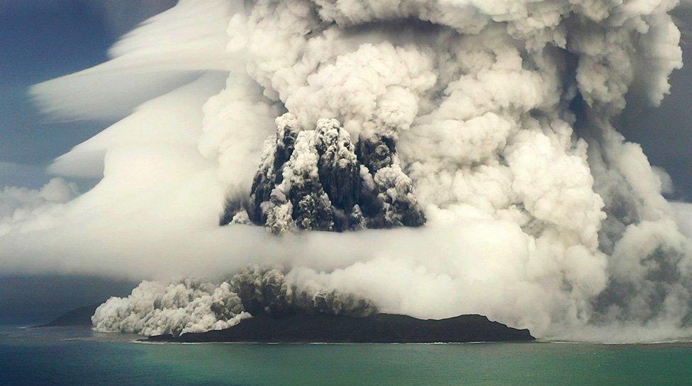 Hunga Tonga-Hunga Ha'apai en erupción
