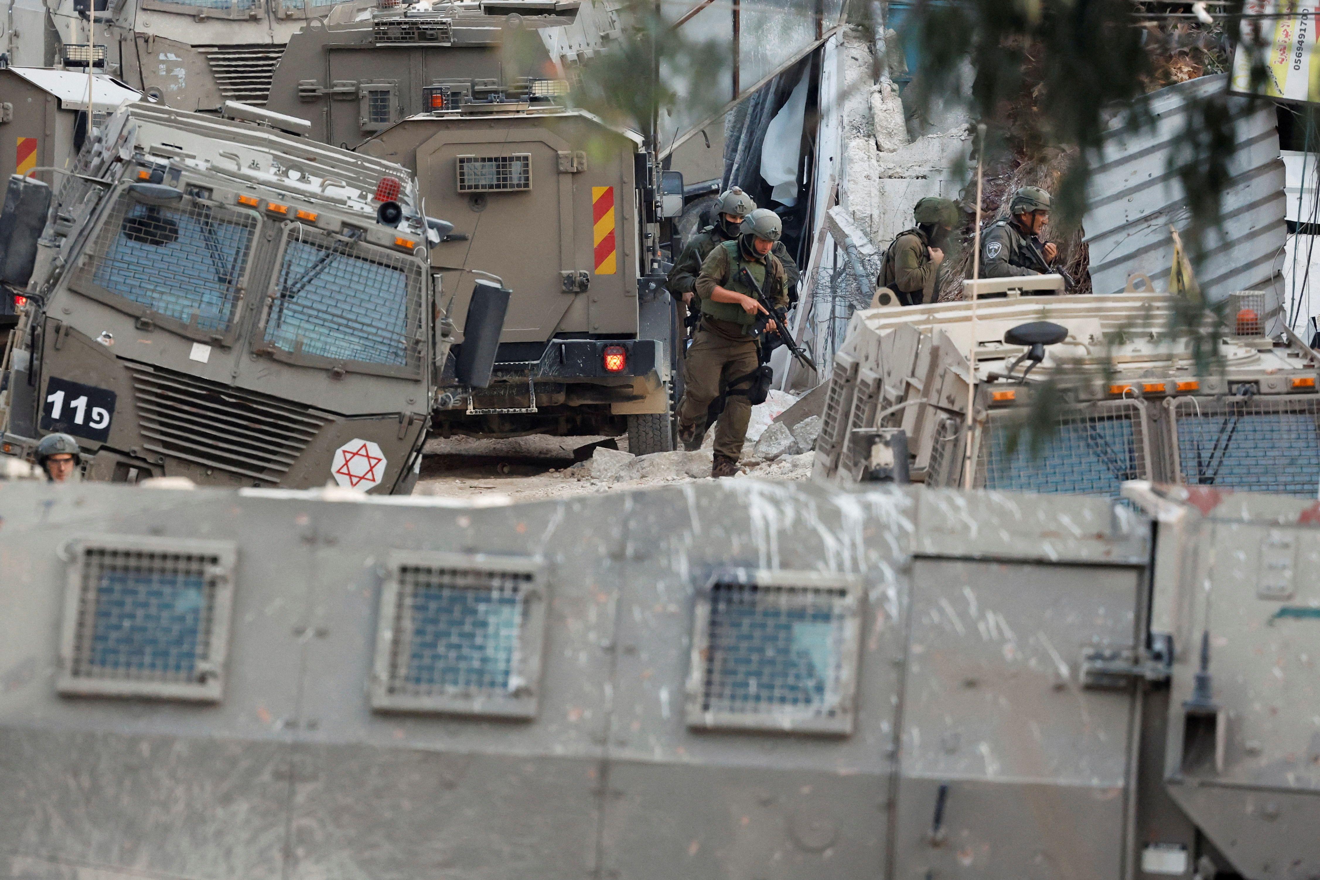 جنود إسرائيليون على مداخل مخيم نور شمس