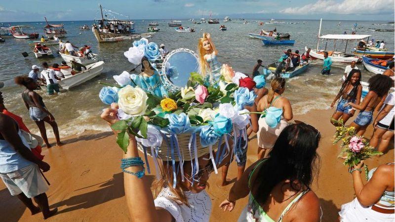 Pessoas na praia 