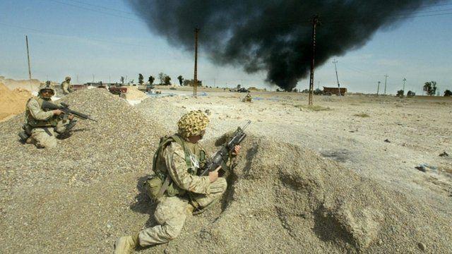 Soldados em Fallujaj, palco de batalhas sangrentas