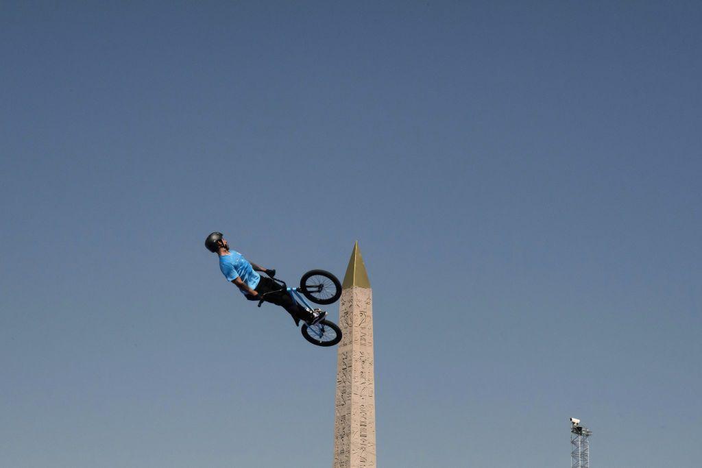 José Torres en la bicicleta