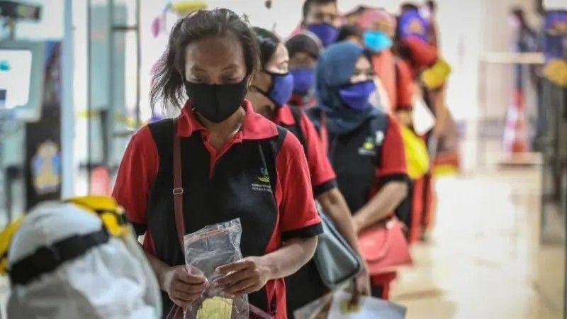 Pekerja Migran Indonesia (PMI) pulang dari Malaysia. 