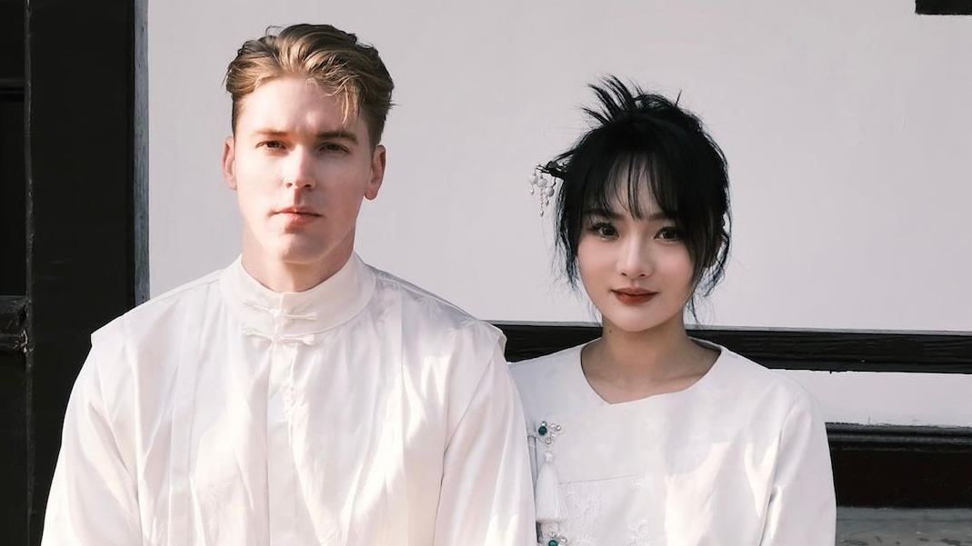 Laura Deng and her boyfriend Charles Thomas, dressed in traditional Chinese clothing. 