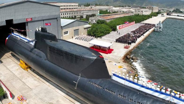 Kuzey Kore'de yeni denizaltı tanıtım töreni 