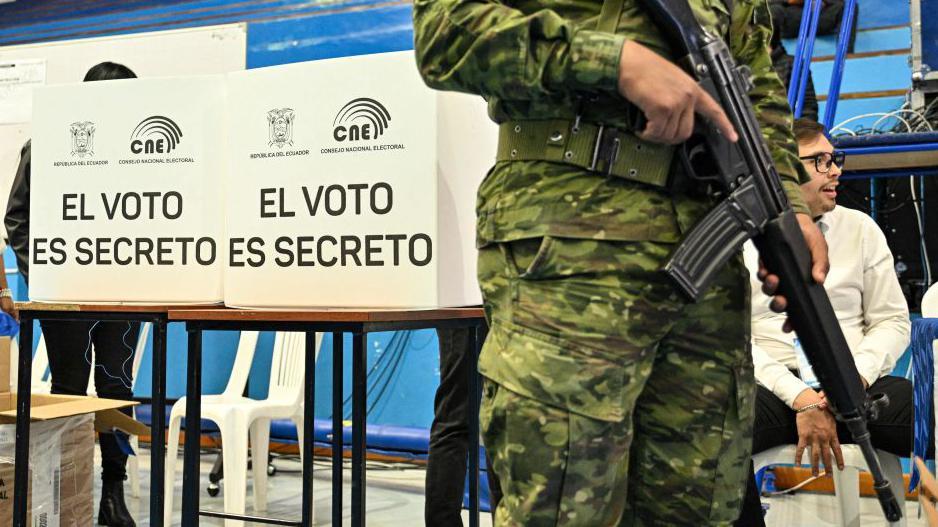 Simulacro de votación en Ecuador antes de las elecciones