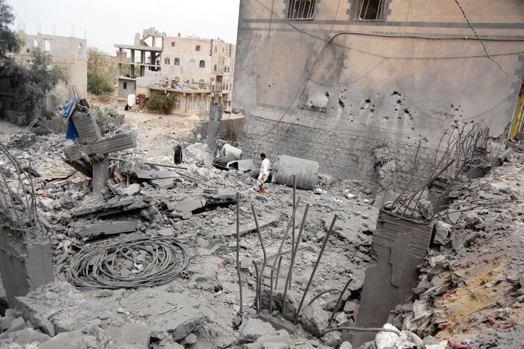 Escombros de un edificio en la capital de Yemen, Saná