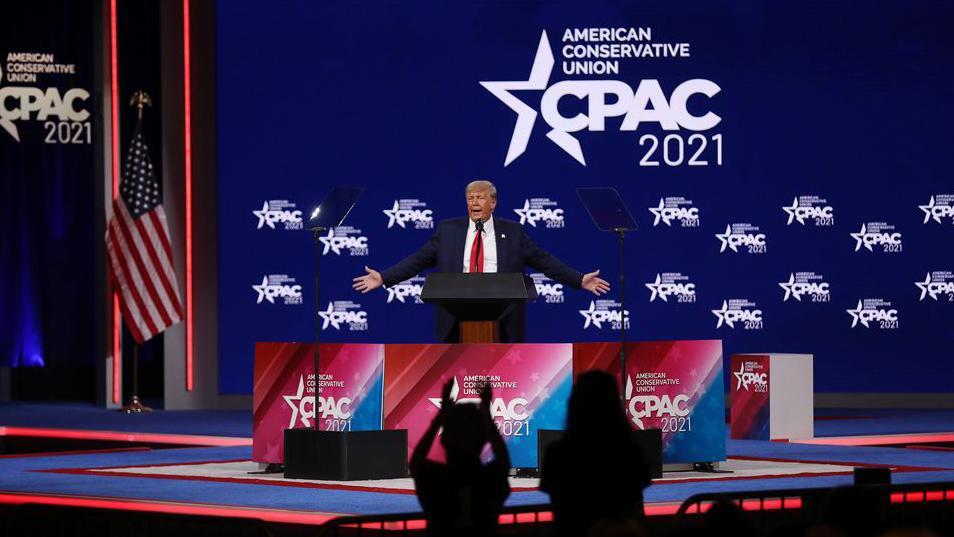 Donald Trump habla en la Conferencia de Acción Política Conservadora (CPAC) celebrada en el Hyatt Regency Orlando el 28 de febrero de 2021.