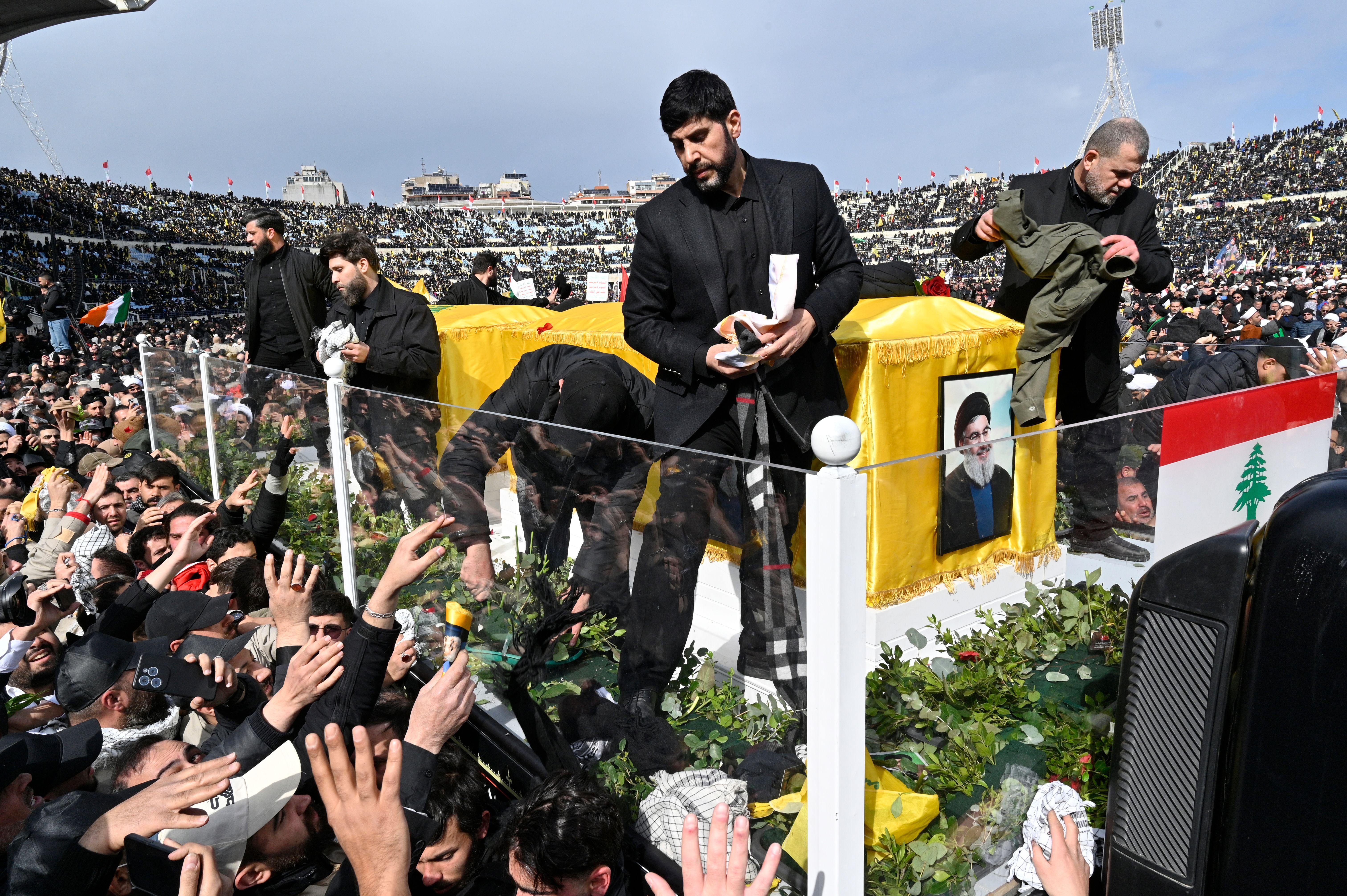 من مراسم تشييع نصرالله في المدينة الرياضية في بيروت 