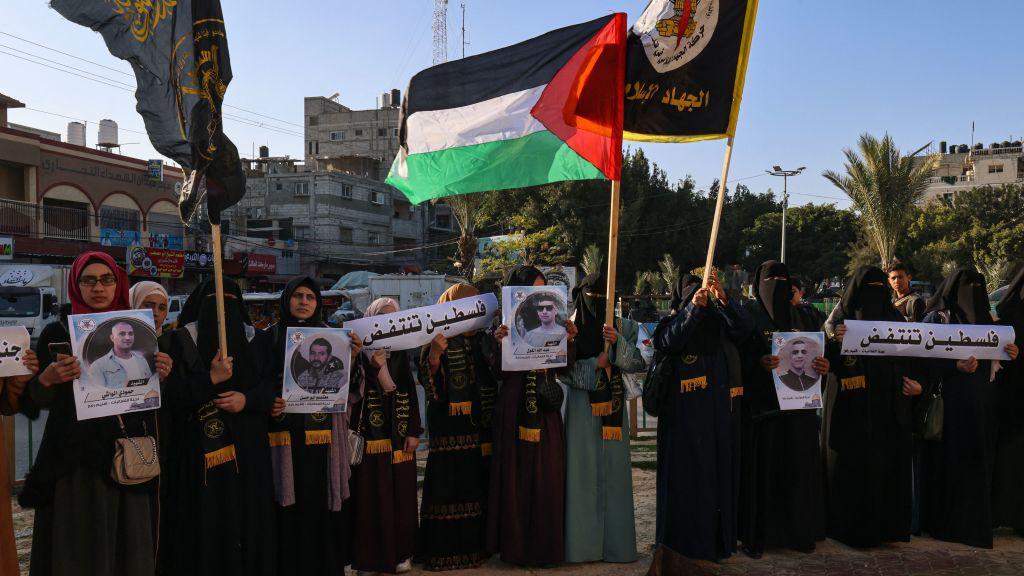Pendukung kelompok Jihad Islam Palestina melakukan unjuk rasa setelah serangan Israel di kamp pengungsi Jenin
