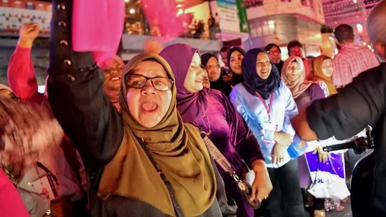 محمد معیزو کی جیت کے بعد کا منظر