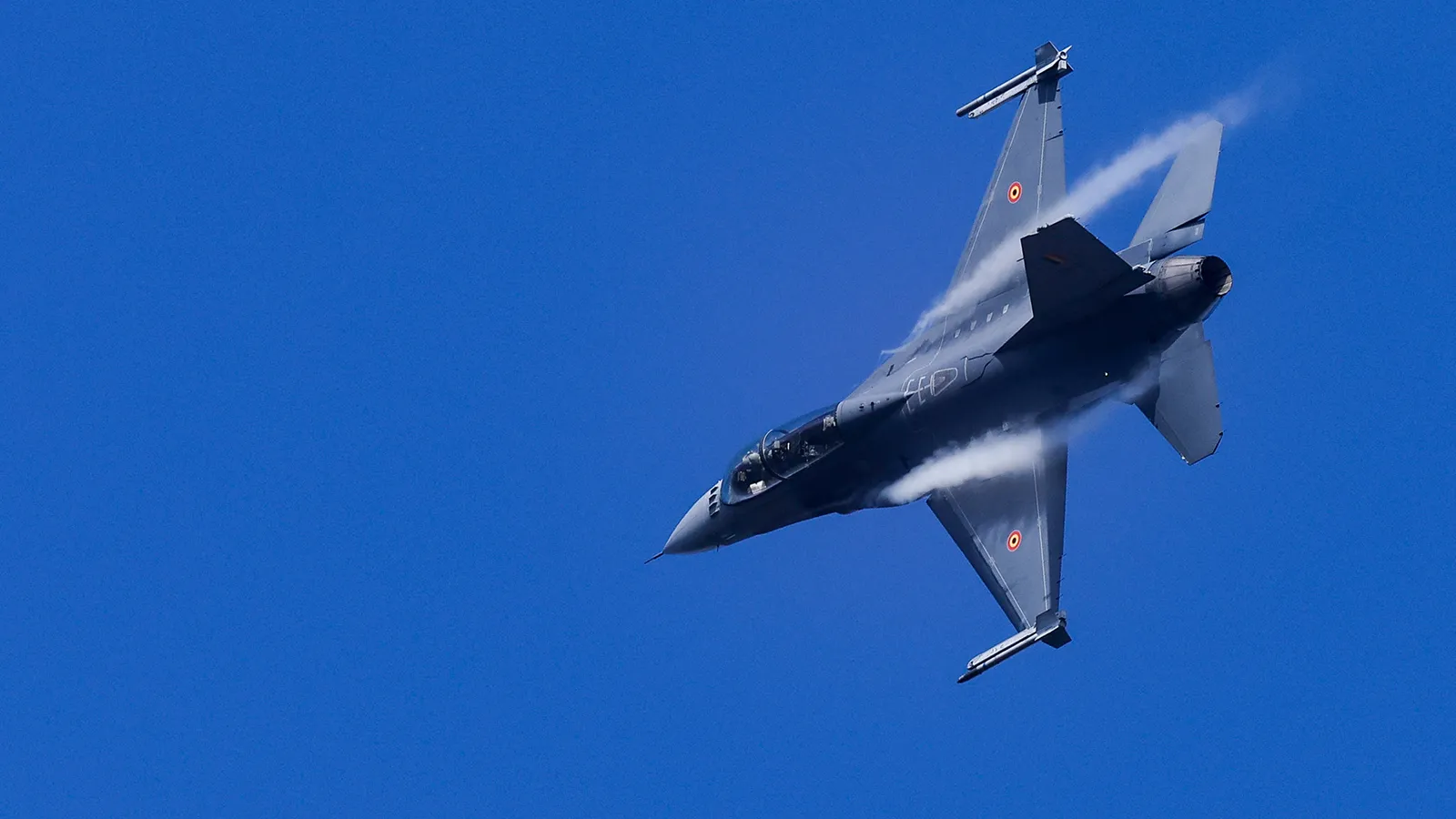 F 16 jet