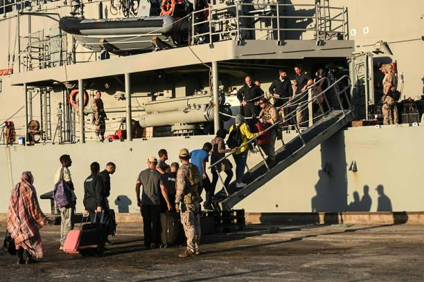 إجلاء مواطنين من رعايا دول مختلفة من ميناء بورتسودان على متن فرقاطة إسبانية